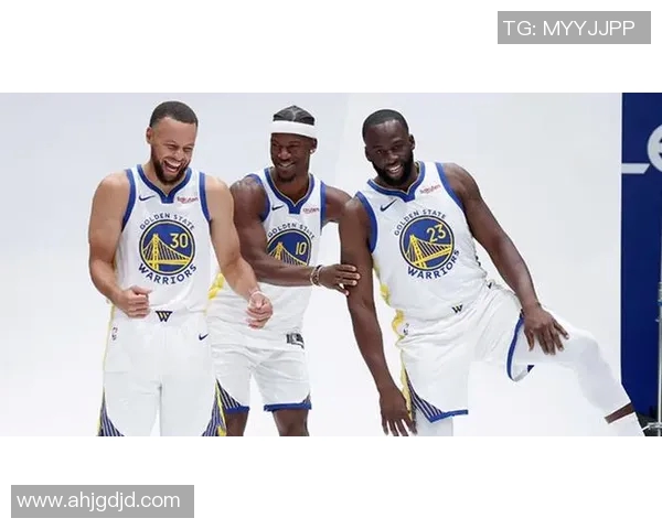 科尔谈老将出场时间难题称将在季前赛中尝试多种阵容组合