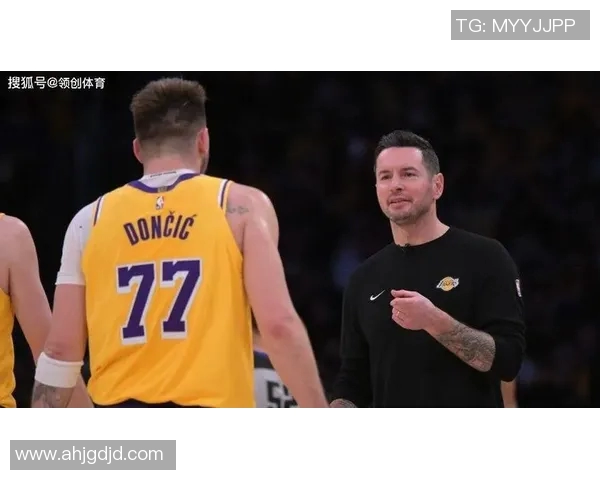 雷迪克透露东契奇与詹姆斯今日专注个人技术训练无健康隐患 雷迪克透露东契奇与詹姆斯今日专注个人技术训练无健康隐患