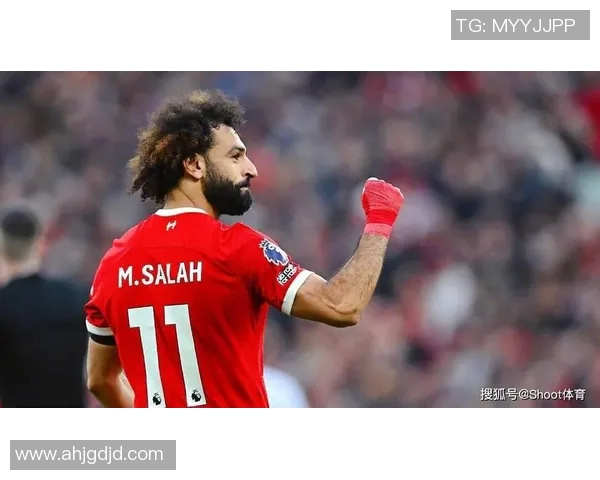 卢顿主场悬挂新帅威尔希尔老球衣彰显青训情怀