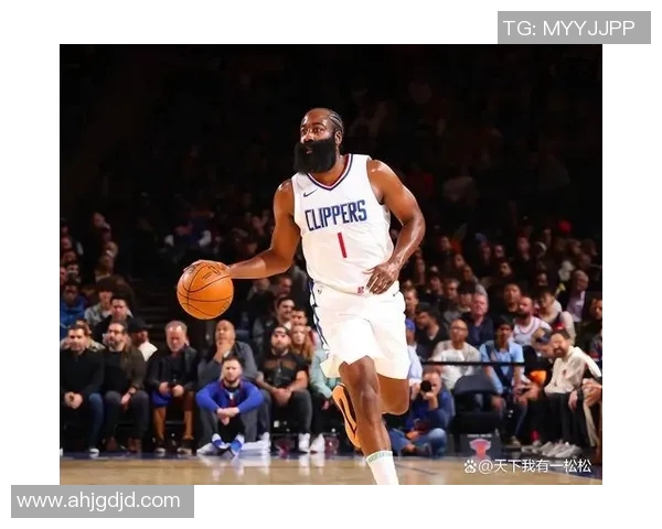 哈登强调防守是球队本赛季成功的核心要素与关键所在 哈登强调防守是球队本赛季成功的核心要素与关键所在