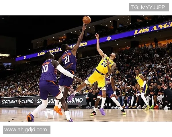 海斯戴维斯自信助力太阳队期待展现最佳状态与团队合作精神 海斯戴维斯自信助力太阳队期待展现最佳状态与团队合作精神