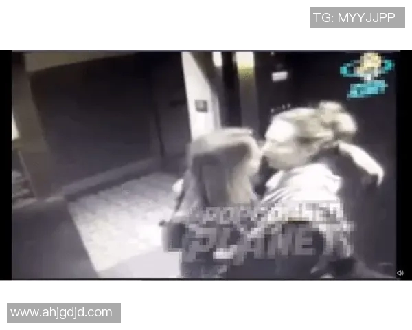 模特揭维尼修斯不当行为内幕私密照片和三人行暗示引发热议 模特揭维尼修斯不当行为内幕私密照片和三人行暗示引发热议