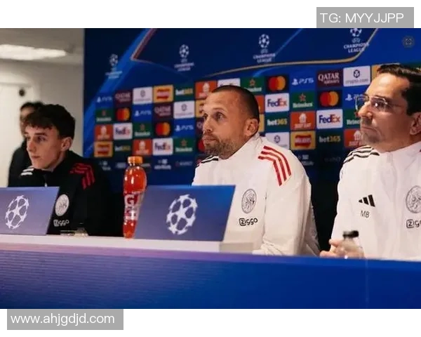 阿贾克斯总监支持海廷加称执教初期成绩并非唯一标准 阿贾克斯总监支持海廷加称执教初期成绩并非唯一标准