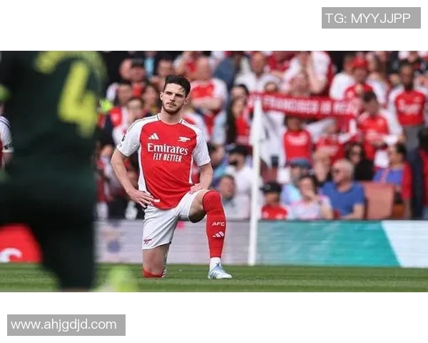 英超球员本周赛前首次单膝下跪共同反对种族歧视行动 英超球员本周赛前首次单膝下跪共同反对种族歧视行动