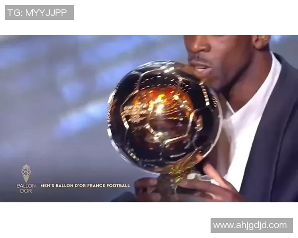 登贝莱回乡展示金球奖感恩故土成就职业生涯 登贝莱回乡展示金球奖感恩故土成就职业生涯