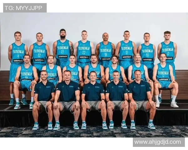 FIBA转发山寨球星合照引发热议大声喊出詹姆斯东契奇库里的名字