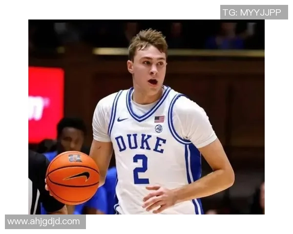 弗拉格称赞莱昂纳德为攻防一体的顶尖球员一直是我努力追求的目标 弗拉格称赞莱昂纳德为攻防一体的顶尖球员一直是我努力追求的目标