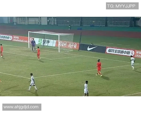 U16国足上半场领先孟加拉国帅惟浩双响邝兆镭频频制造威胁 U16国足上半场领先孟加拉国帅惟浩双响邝兆镭频频制造威胁