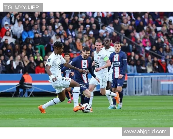 维蒂尼亚高度评价维拉蒂称其为全能中场的魔术师展现非凡才华 维蒂尼亚高度评价维拉蒂称其为全能中场的魔术师展现非凡才华