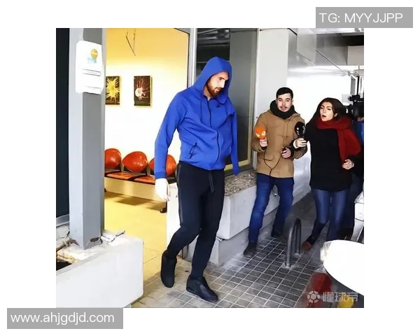 马卡分析吉梅内斯复出后防线组合的稳定性与潜力 马卡分析吉梅内斯复出后防线组合的稳定性与潜力