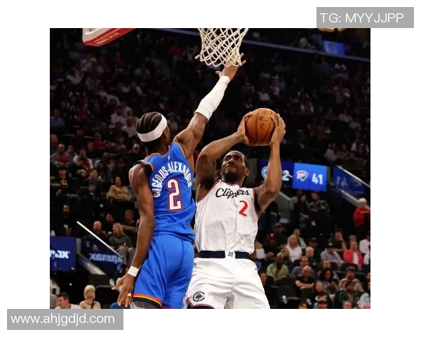 泰伦卢称赞莱昂纳德身体状态良好期待球队能持续保持最佳状态