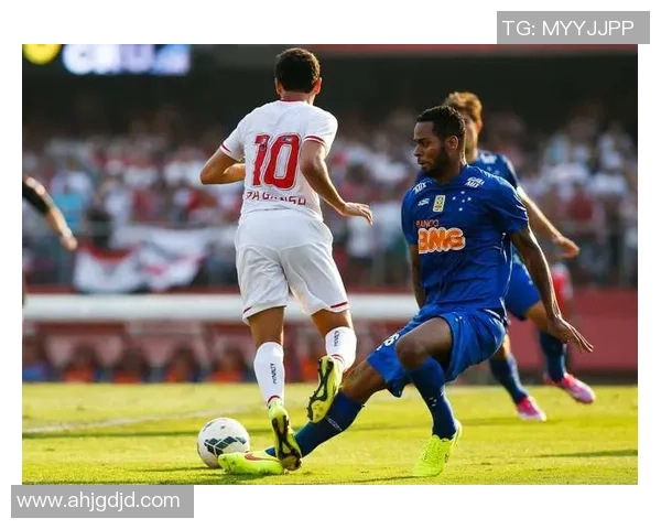 匈牙利费伦茨瓦罗斯足球俱乐部宣布与主帅罗比基恩续约成功