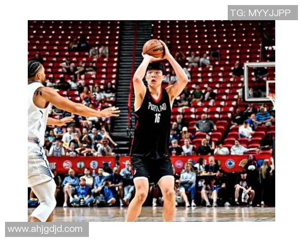 斯普利特称赞杨瀚森出色表现对位亚当斯挑战巨大但他成功应对