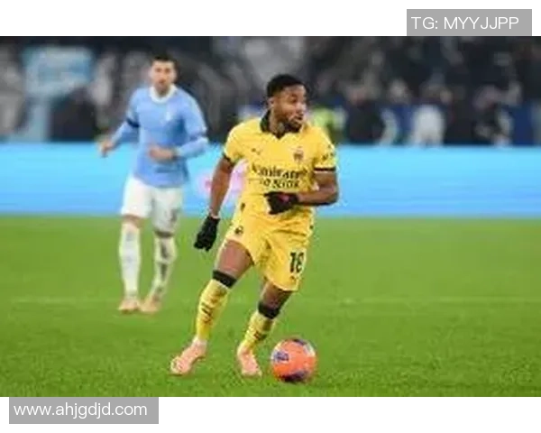 费内巴切冬窗求购莱万遭拒绝球员希望留队至明夏 费内巴切冬窗求购莱万遭拒绝球员希望留队至明夏