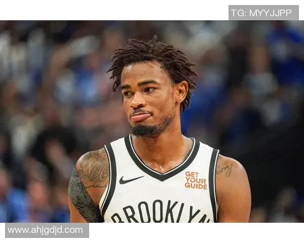 克拉克斯顿今日表现出色11投8中贡献19分7篮板5助攻3盖帽助球队获胜