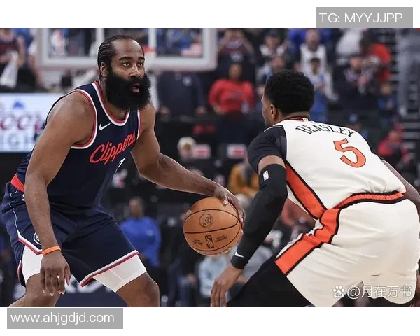 哈登谈比赛策略强调录像分析与调整的重要性