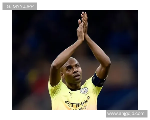 曼城官方向费尔南迪尼奥致敬九年辉煌岁月祝愿未来一切顺利