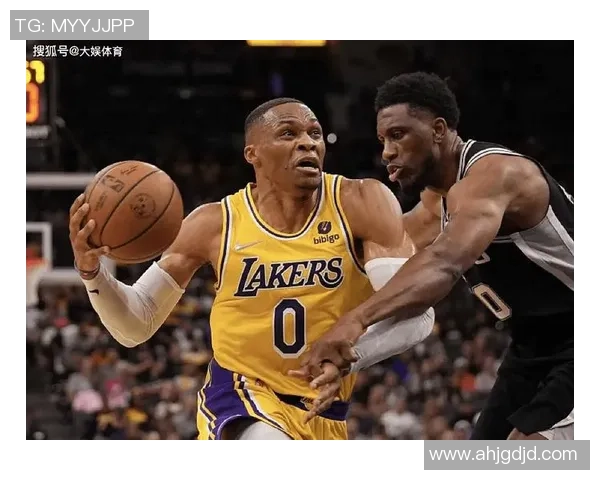 康利赞华子休赛期积极组织训练展现领袖气质显著提升