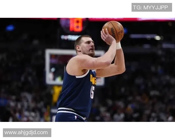 约基奇八场比赛场均33分12篮板11助攻投篮命中率高达71三分命中率56令人震惊