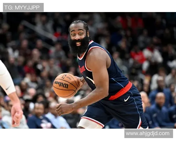 哈登训练中右肩酸痛引发关注旋转手臂时感到不适 哈登训练中右肩酸痛引发关注旋转手臂时感到不适