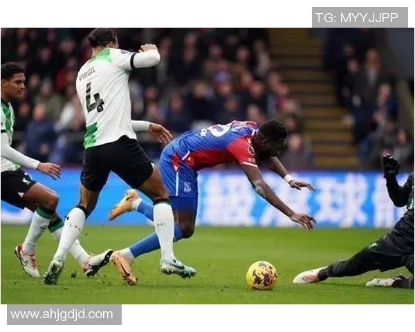 斯洛特换人引发争议远藤航替换被批评萨拉赫应当下场调整 斯洛特换人引发争议远藤航替换被批评萨拉赫应当下场调整