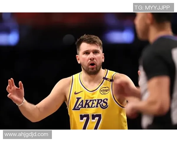 东契奇本赛季技犯次数已达12次排名联盟第二仅次于狄龙的15次 东契奇本赛季技犯次数已达12次排名联盟第二仅次于狄龙的15次