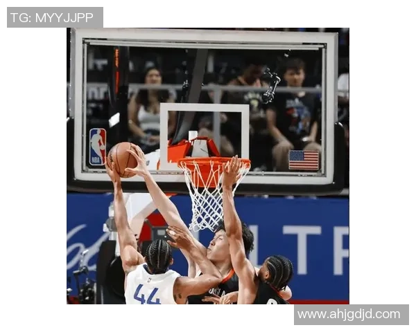 怀特外线手感不佳但全能表现助球队取得胜利贡献16分10助攻2断1盖帽