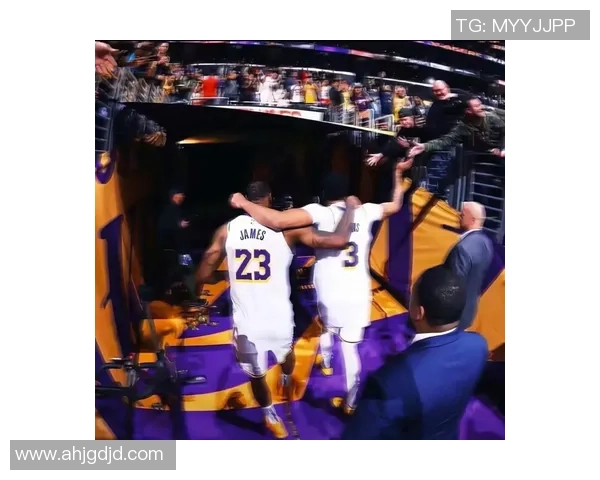 詹姆斯群聊惊呼浓眉被交易浓眉送祝福后选择退出群聊 詹姆斯群聊惊呼浓眉被交易浓眉送祝福后选择退出群聊